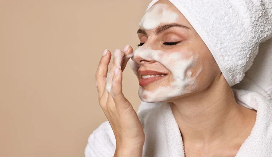 شوینده صورت مناسب پوست چرب